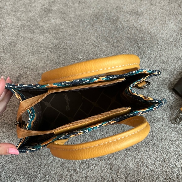 Wrangler Geometric Blue and Tan Tote - Picture 5 of 5
